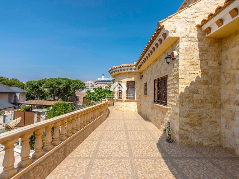 Villa for Sale in Dehesa de Campoamor Orihuela Costa, Alicante 26