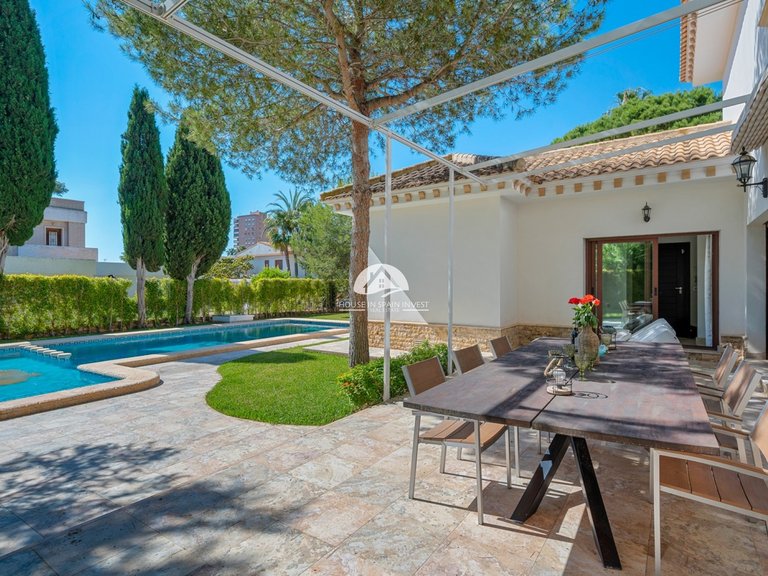Villa for Sale in Dehesa de Campoamor Orihuela Costa, Alicante 4