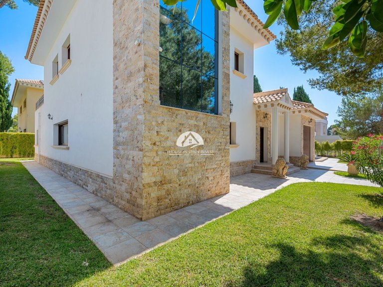 Villa for Sale in Dehesa de Campoamor Orihuela Costa, Alicante 6