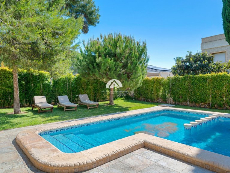 Villa for Sale in Dehesa de Campoamor Orihuela Costa, Alicante 38