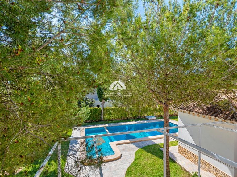Villa for Sale in Dehesa de Campoamor Orihuela Costa, Alicante 40