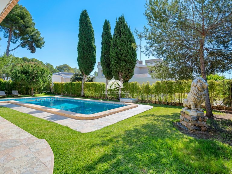 Villa for Sale in Dehesa de Campoamor Orihuela Costa, Alicante 41