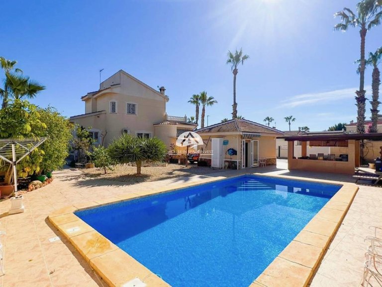 Villa for Sale in Ciudad Quesada Rojales - Ciudad Quesada, Alicante 1