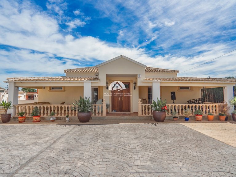 Villa for Sale in Heredades Las Heredades, Alicante 1