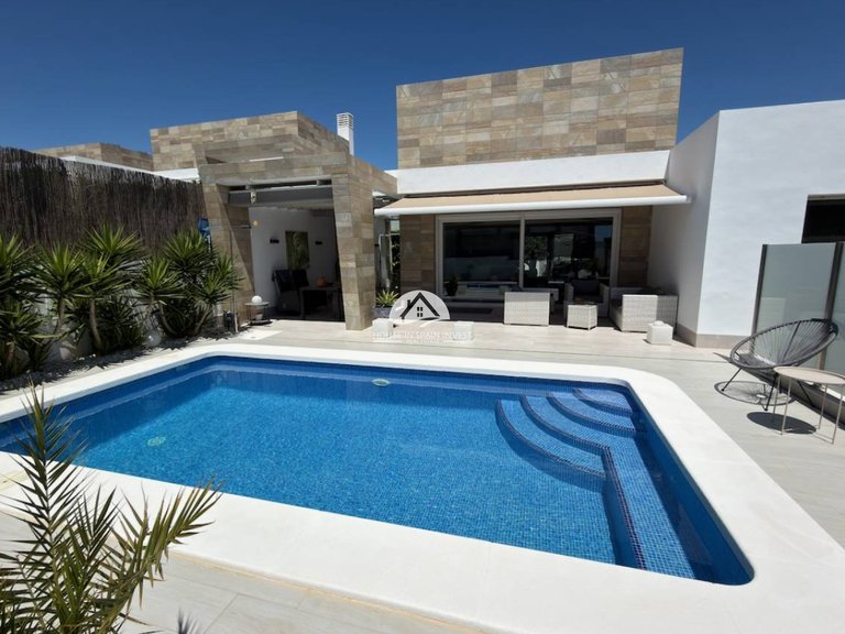 Villa for Sale in Algorfa - La Finca Golf Algorfa - La Finca Golf, Alicante 1