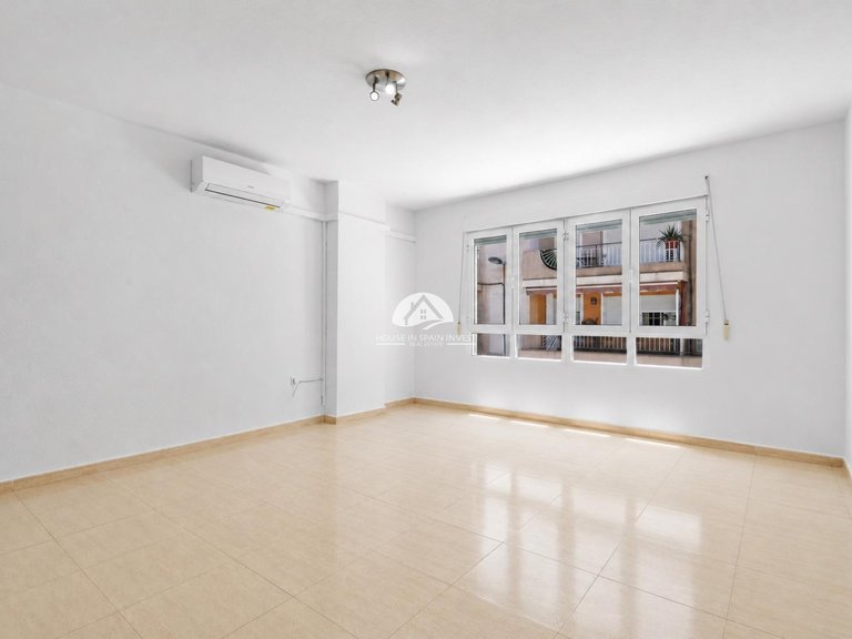 Apartment for Sale in Puerto Deportivo Torrevieja, Alicante 3