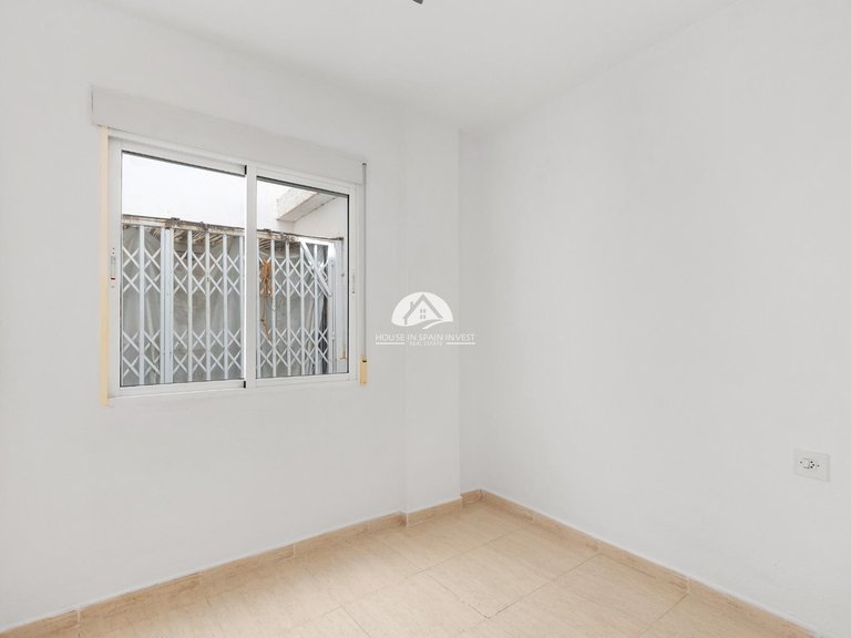 Apartment for Sale in Puerto Deportivo Torrevieja, Alicante 16