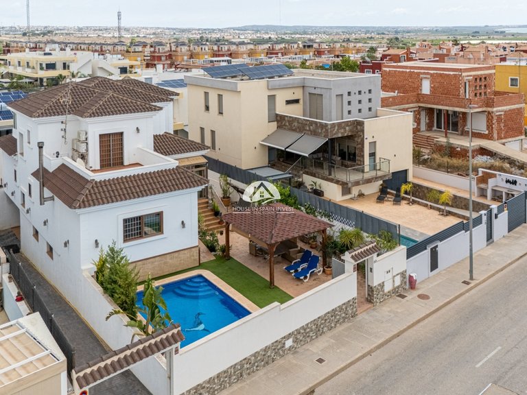 Villa for Sale in Los Montesinos Los Montesinos, Alicante 2