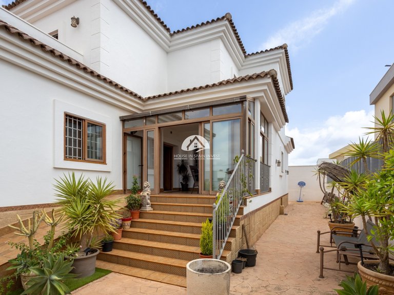 Villa for Sale in Los Montesinos Los Montesinos, Alicante 41