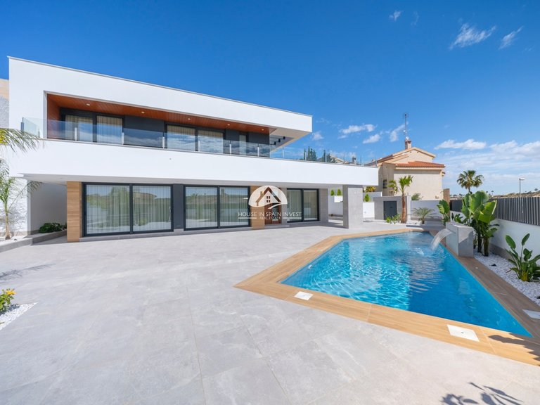 Villa for Sale in Ciudad Quesada Rojales - Ciudad Quesada, Alicante 2