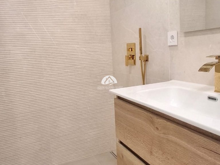 Apartment for Sale in El Acequion - Los Náufragos Torrevieja, Alicante 18