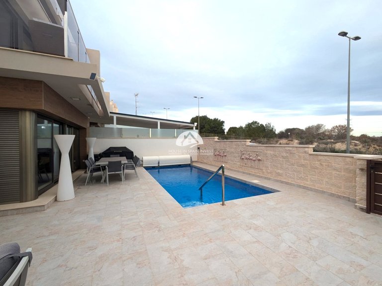 Villa for Sale in Villamartín - Las Filipinas Orihuela Costa, Alicante 3