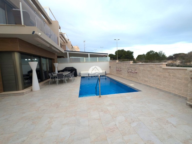 Villa for Sale in Villamartín - Las Filipinas Orihuela Costa, Alicante 4