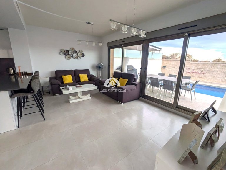 Villa for Sale in Villamartín - Las Filipinas Orihuela Costa, Alicante 7