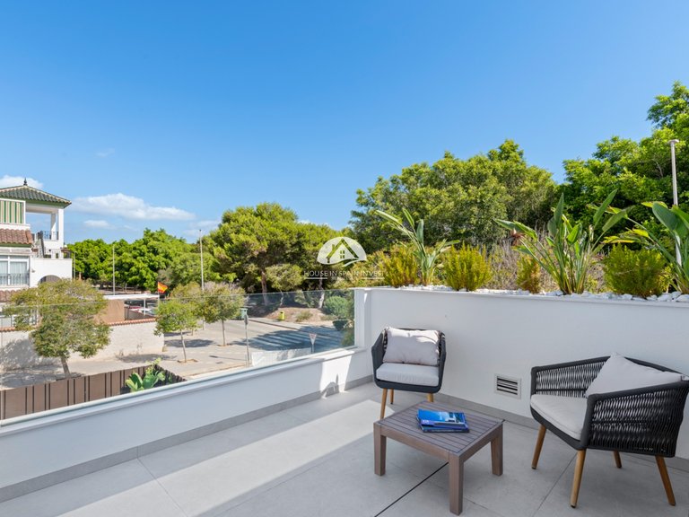 Villa for Sale in Pilar de la Horadada Pilar De La Horadada, Alicante 2
