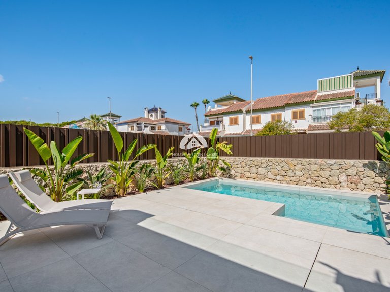 Villa for Sale in Pilar de la Horadada Pilar De La Horadada, Alicante 9