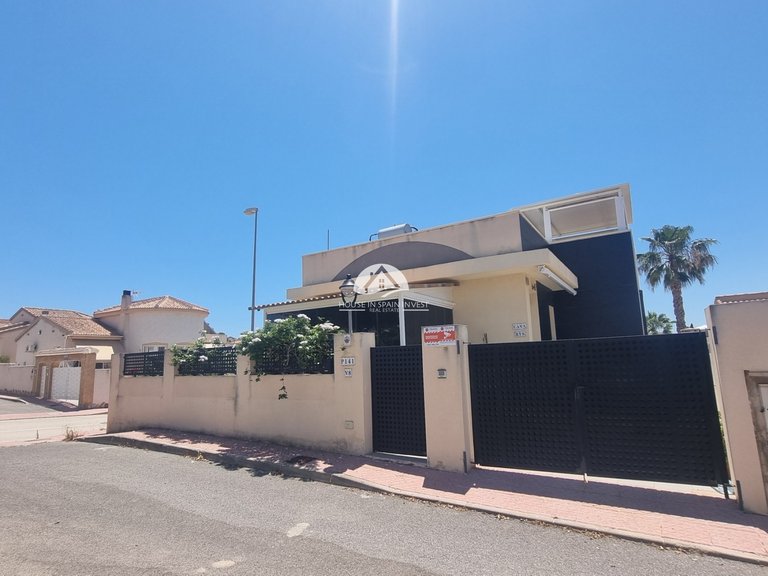 Villa for Sale in Ciudad Quesada Rojales - Ciudad Quesada, Alicante 2