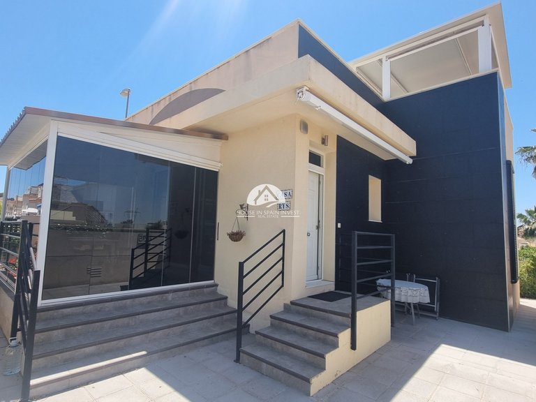 Villa for Sale in Ciudad Quesada Rojales - Ciudad Quesada, Alicante 1