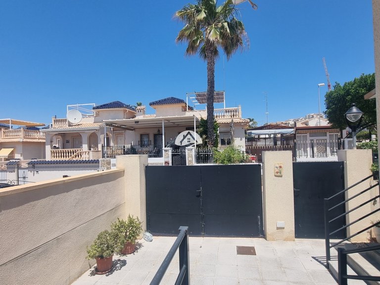 Villa for Sale in Ciudad Quesada Rojales - Ciudad Quesada, Alicante 4
