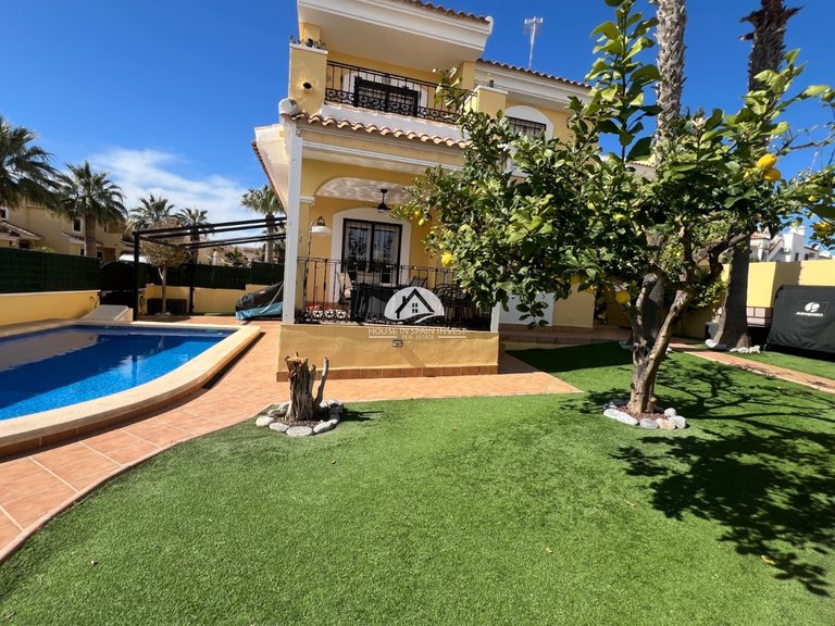 Villa for Sale in Villamartín - Las Filipinas Orihuela Costa, Alicante 32
