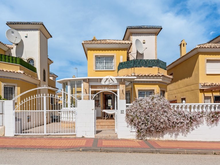 Villa for Sale in Lo Crispin Algorfa - La Finca Golf, Alicante 2