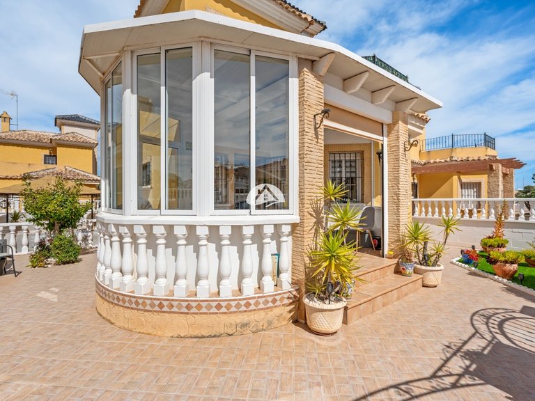 Villa for Sale in Lo Crispin Algorfa - La Finca Golf, Alicante 4