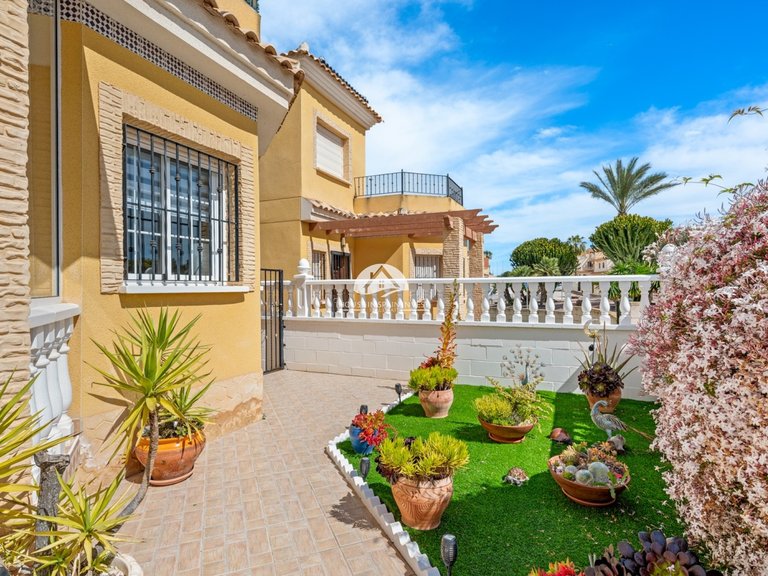 Villa for Sale in Lo Crispin Algorfa - La Finca Golf, Alicante 27
