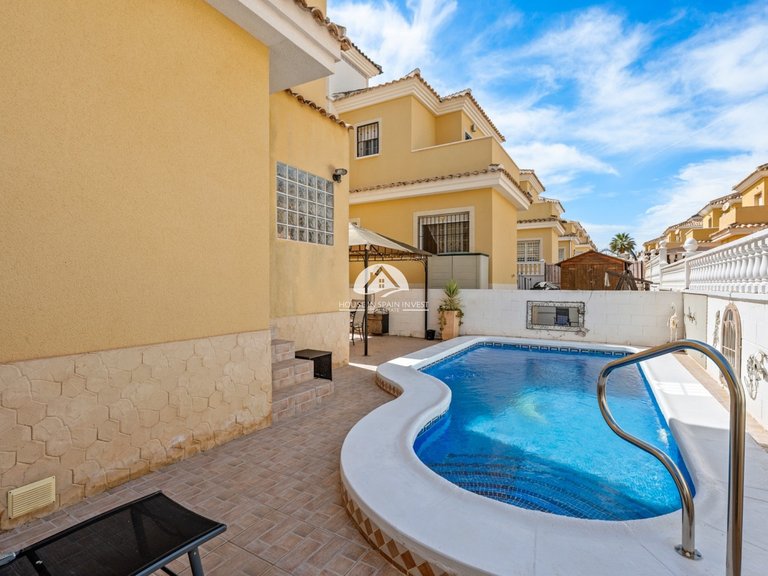 Villa for Sale in Lo Crispin Algorfa - La Finca Golf, Alicante 29