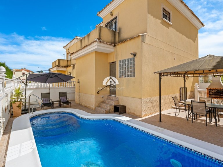 Villa for Sale in Lo Crispin Algorfa - La Finca Golf, Alicante 1