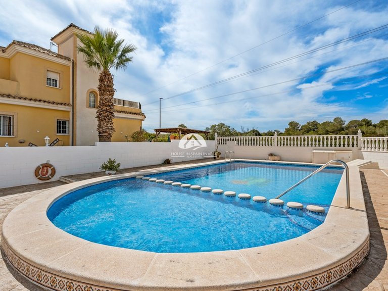 Villa for Sale in Lo Crispin Algorfa - La Finca Golf, Alicante 32