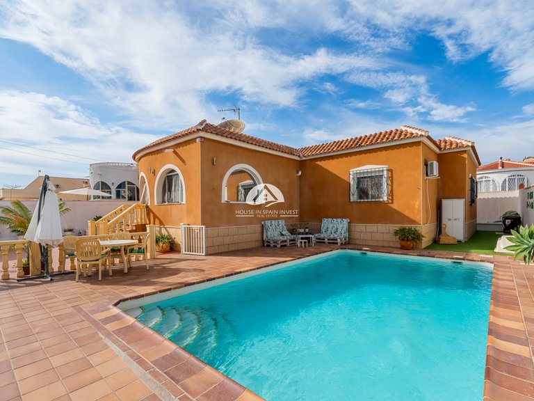 Villa for Sale in Ciudad Quesada Rojales - Ciudad Quesada, Alicante 1
