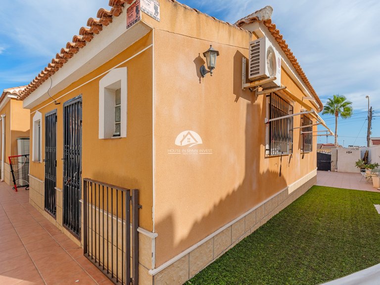 Villa for Sale in Ciudad Quesada Rojales - Ciudad Quesada, Alicante 34