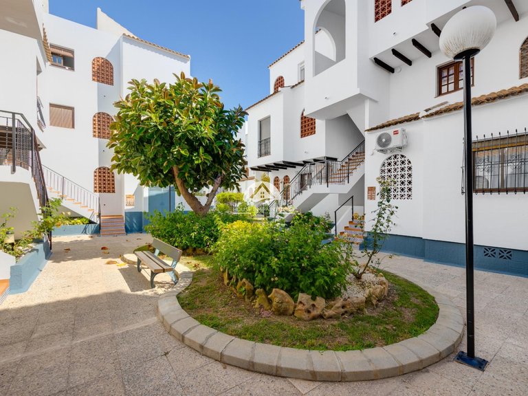 Apartment for Sale in El Acequion - Los Náufragos Torrevieja, Alicante 28