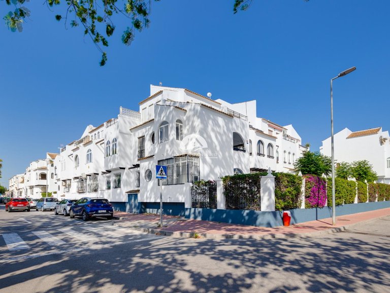 Apartment for Sale in El Acequion - Los Náufragos Torrevieja, Alicante 32