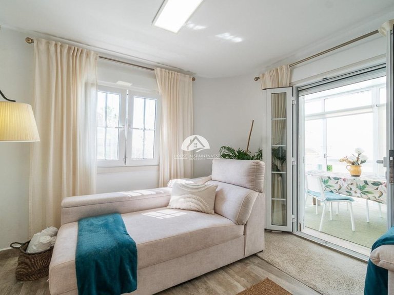 Villa for Sale in Villamartín - Las Filipinas San Miguel De Salinas, Alicante 2