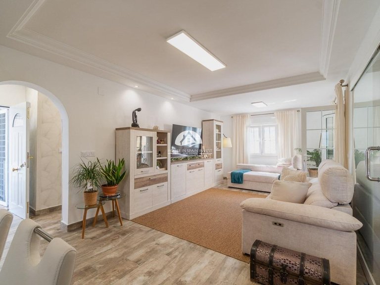 Villa for Sale in Villamartín - Las Filipinas San Miguel De Salinas, Alicante 10