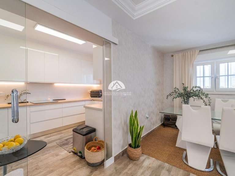 Villa for Sale in Villamartín - Las Filipinas San Miguel De Salinas, Alicante 11