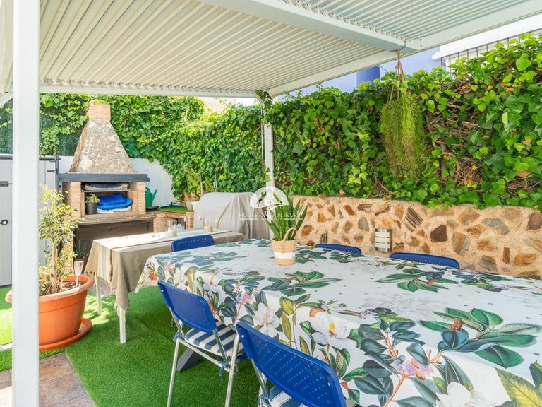 Villa for Sale in Villamartín - Las Filipinas San Miguel De Salinas, Alicante 46