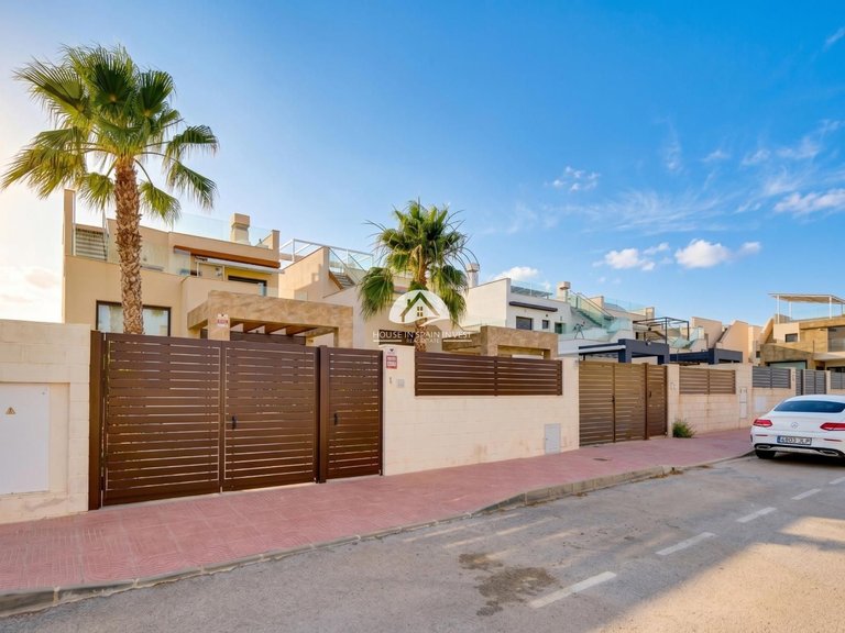 Villa for Sale in Rojales Rojales - Ciudad Quesada, Alicante 43