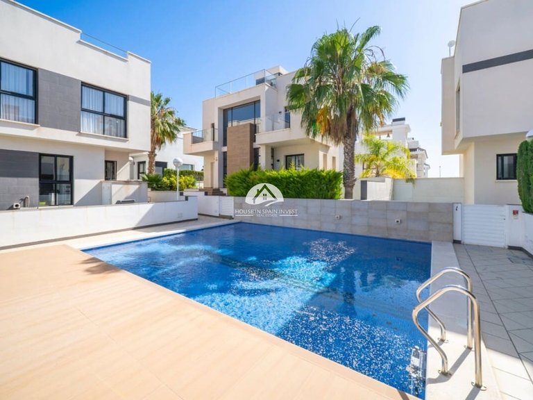 Villa for Sale in Ciudad Quesada Rojales - Ciudad Quesada, Alicante 4