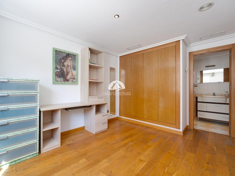 Penthouse for Sale in El Acequion - Los Náufragos Torrevieja, Alicante 33