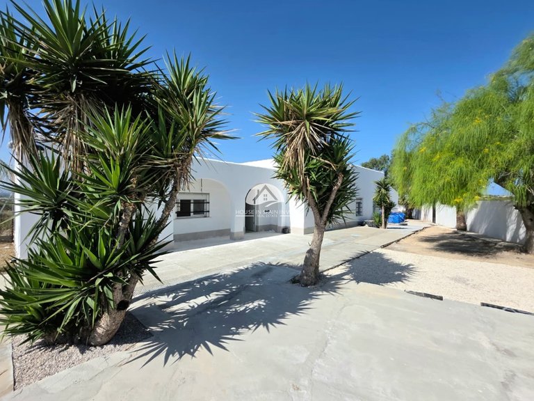 Villa for Sale in La Marina San Fulgencio, Alicante 1