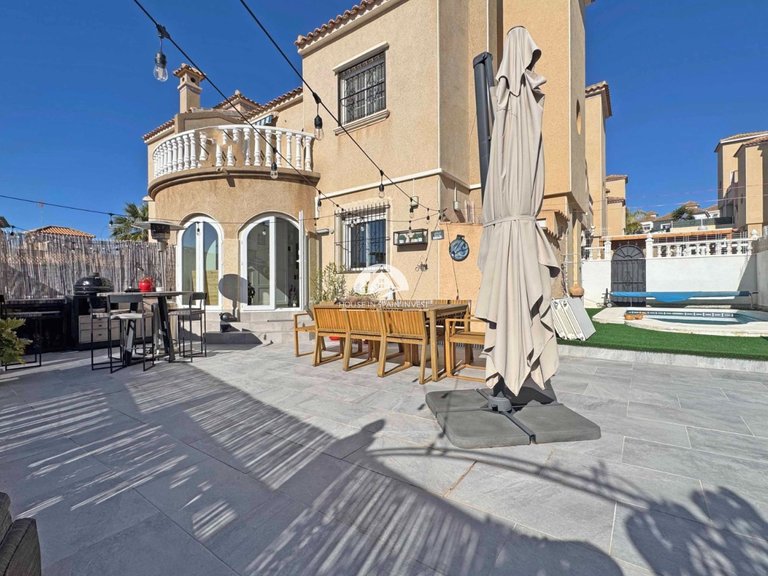 Town House for Sale in Villamartín - Las Filipinas Orihuela Costa, Alicante 1