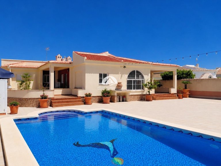 Villa for Sale in La Siesta - El Salado - Torreta Torrevieja, Alicante 1