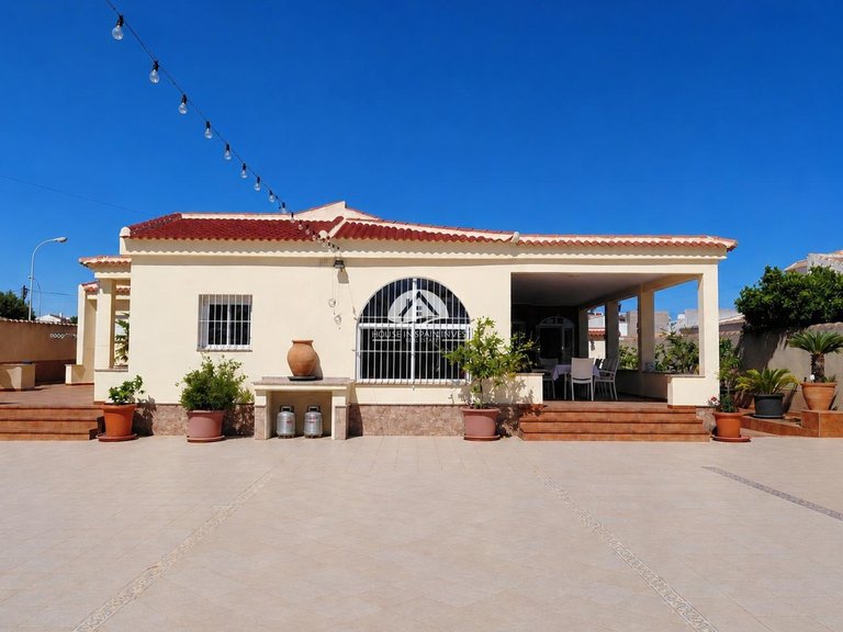 Villa for Sale in La Siesta - El Salado - Torreta Torrevieja, Alicante 2