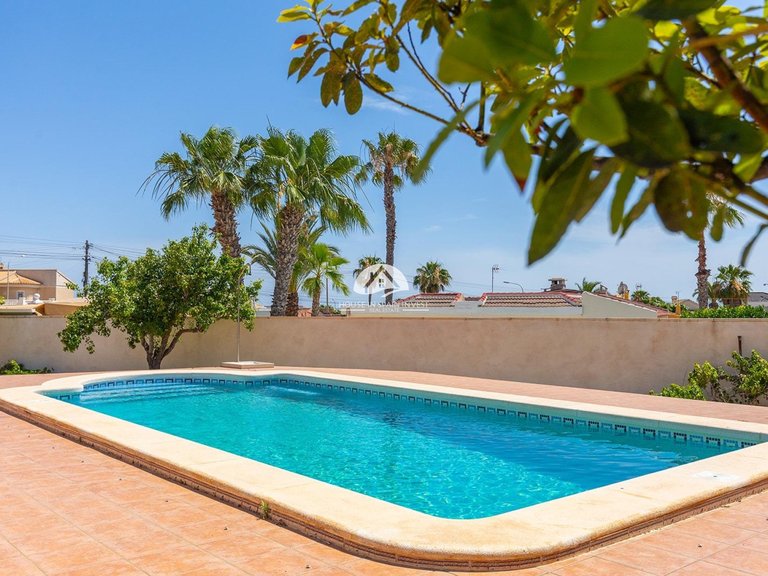 Villa for Sale in Rojales Rojales - Ciudad Quesada, Alicante 32