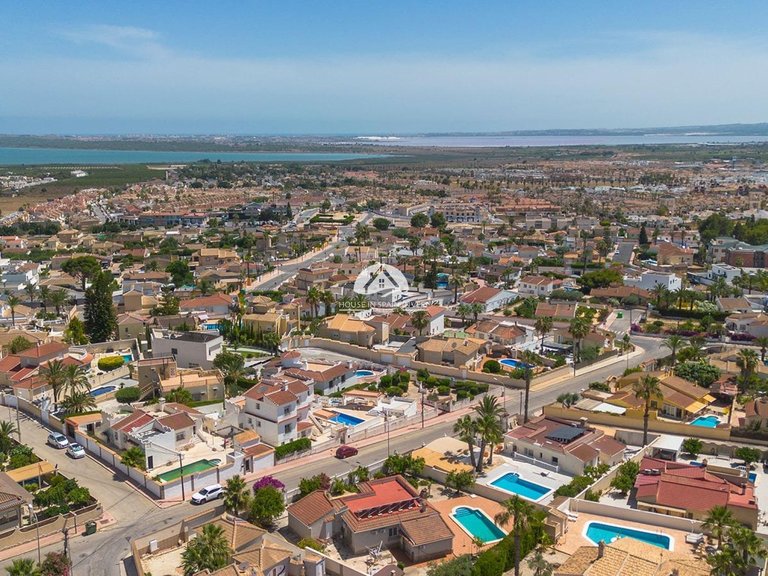 Villa for Sale in Rojales Rojales - Ciudad Quesada, Alicante 35