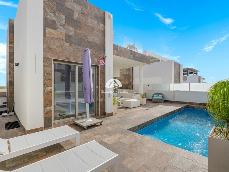Villa for Sale in Villamartín - Las Filipinas Orihuela Costa, Alicante 2