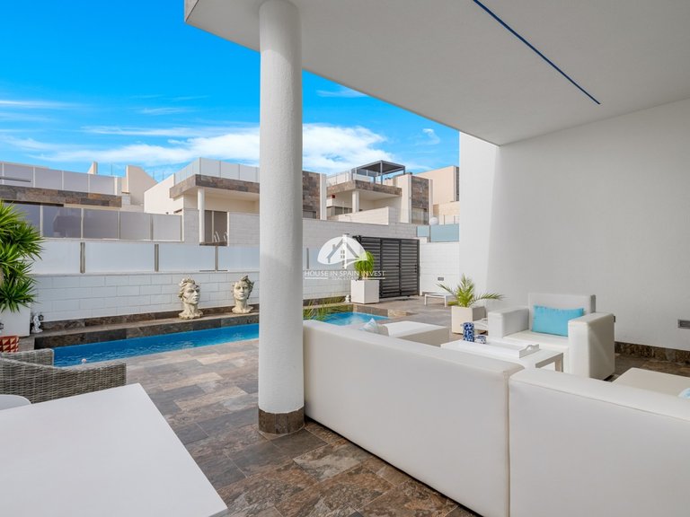 Villa for Sale in Villamartín - Las Filipinas Orihuela Costa, Alicante 3