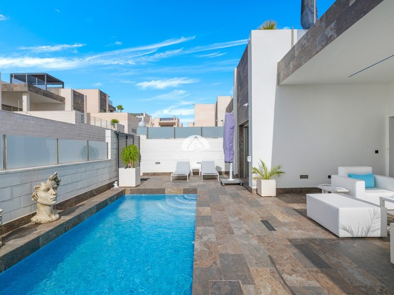 Villa for Sale in Villamartín - Las Filipinas Orihuela Costa, Alicante 6